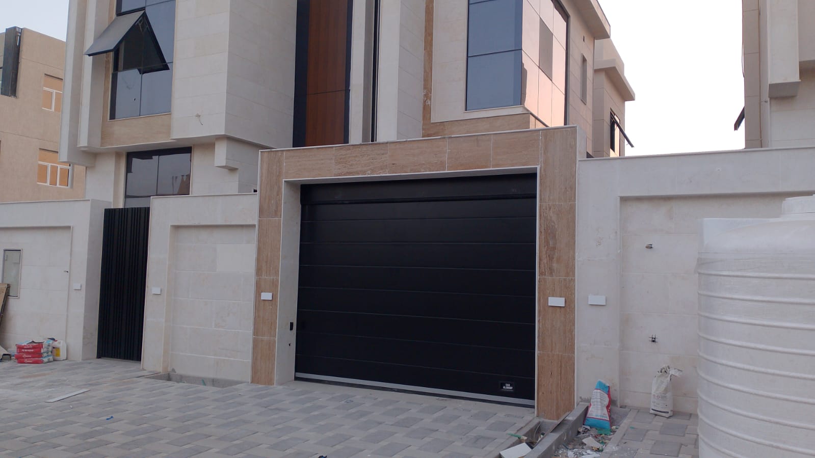 Black Overhead Door Smart Standard - BAB ALSARAY AUTOMATIC GATES & BARRIERS TRADING LLC