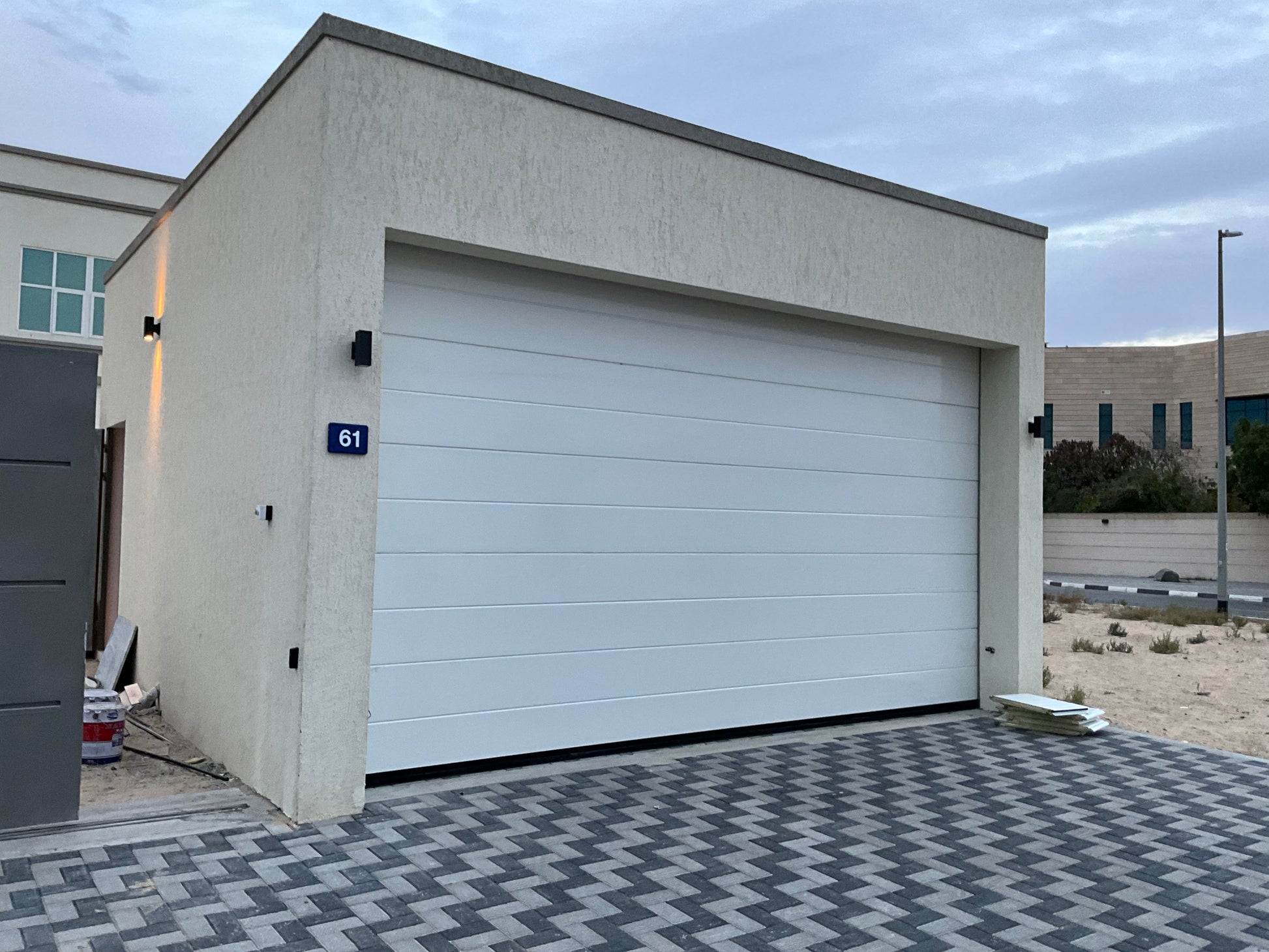 White Overhead Door  - باب كراج لون ابيض - BAB ALSARAY AUTOMATIC GATES & BARRIERS TRADING LLC