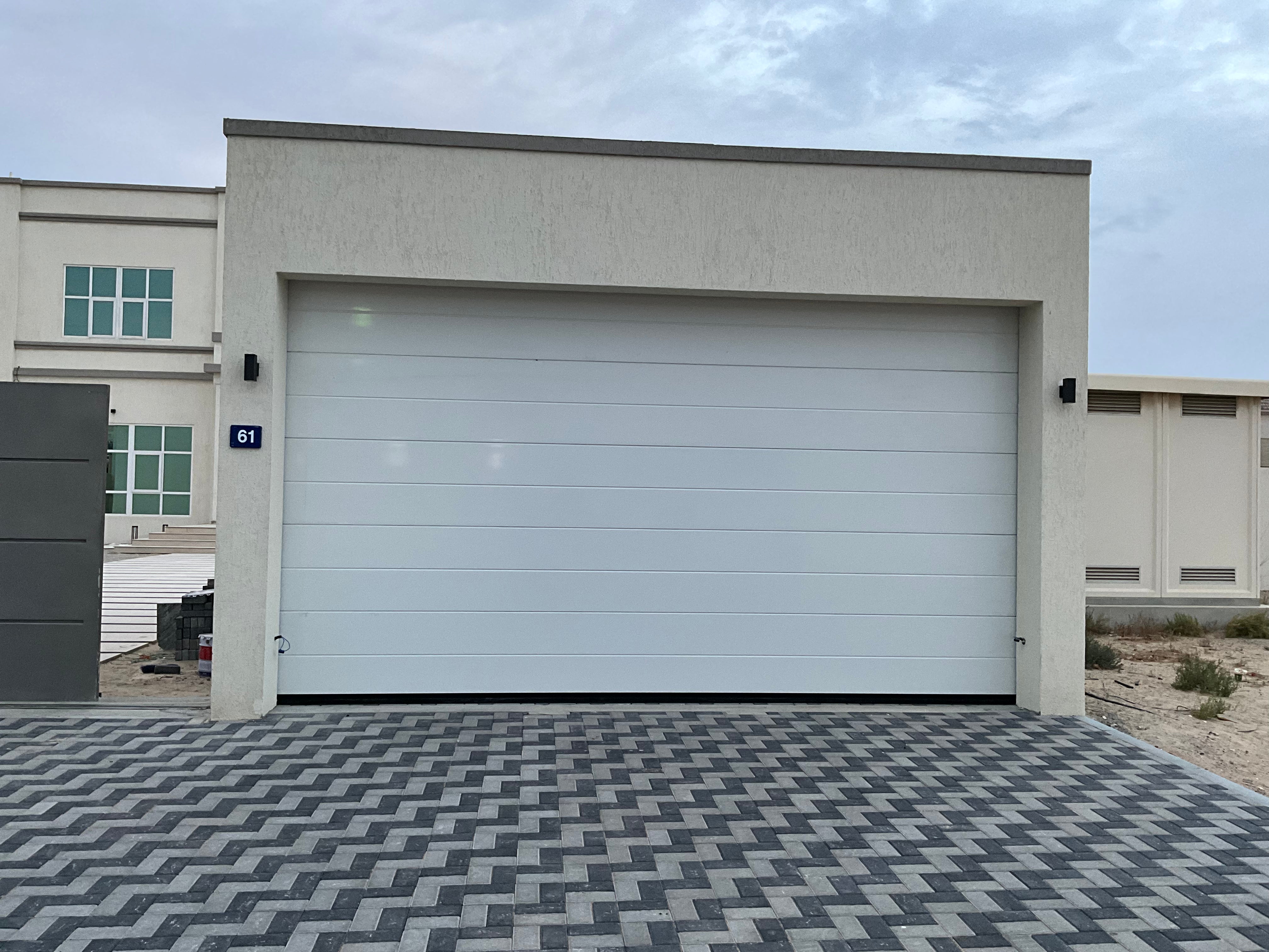 White Overhead Door  - باب كراج لون ابيض - BAB ALSARAY AUTOMATIC GATES & BARRIERS TRADING LLC