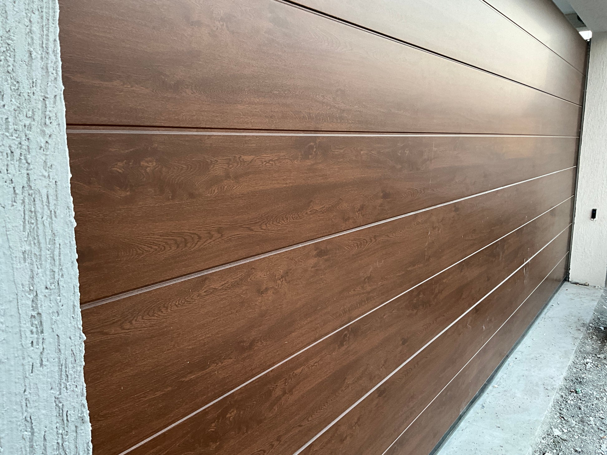 Wood Color Overhead Door - باب كراج لون خشبي - BAB ALSARAY AUTOMATIC GATES & BARRIERS TRADING LLC