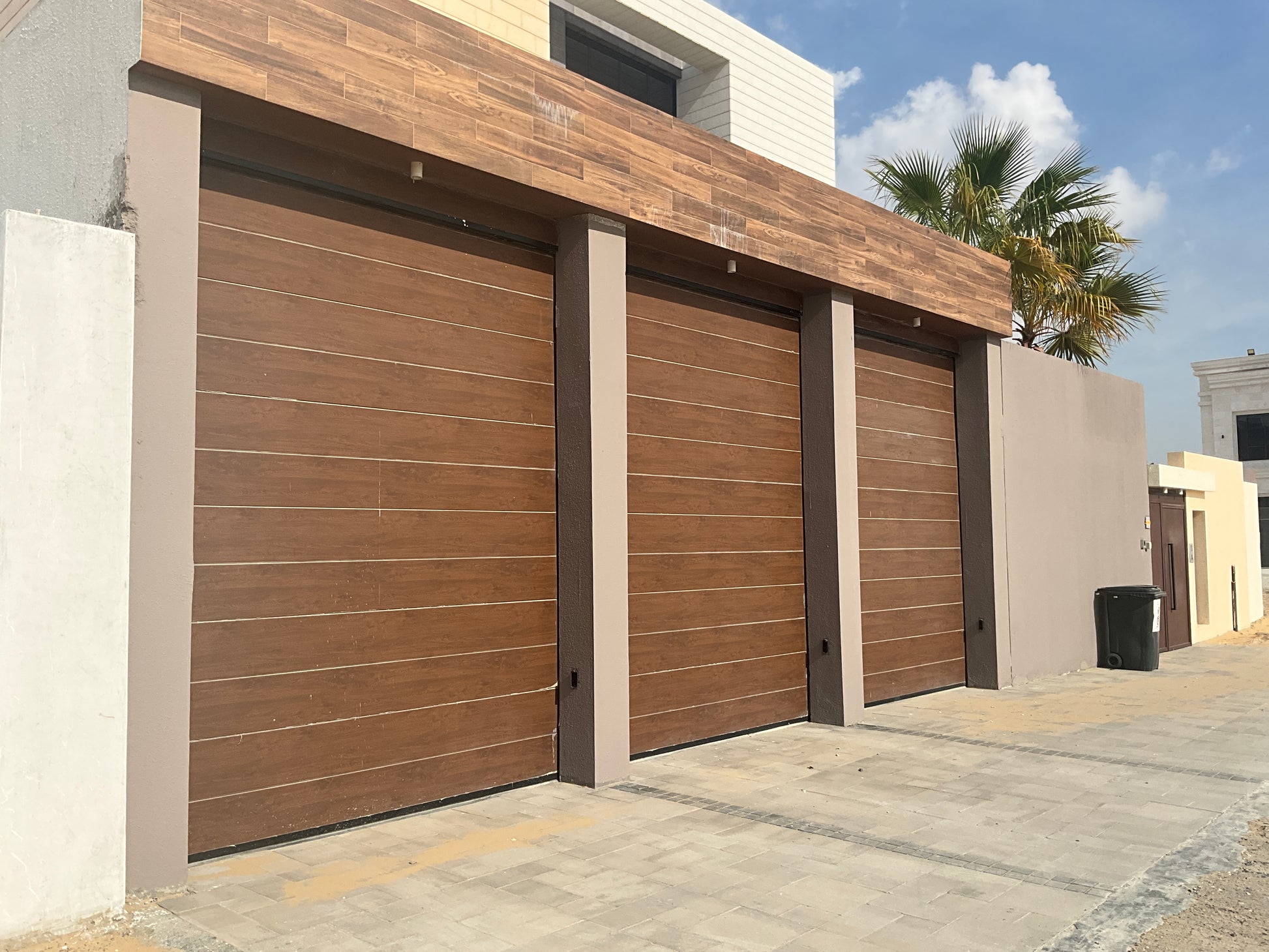 Wood Color Overhead Door - باب كراج لون خشبي - BAB ALSARAY AUTOMATIC GATES & BARRIERS TRADING LLC