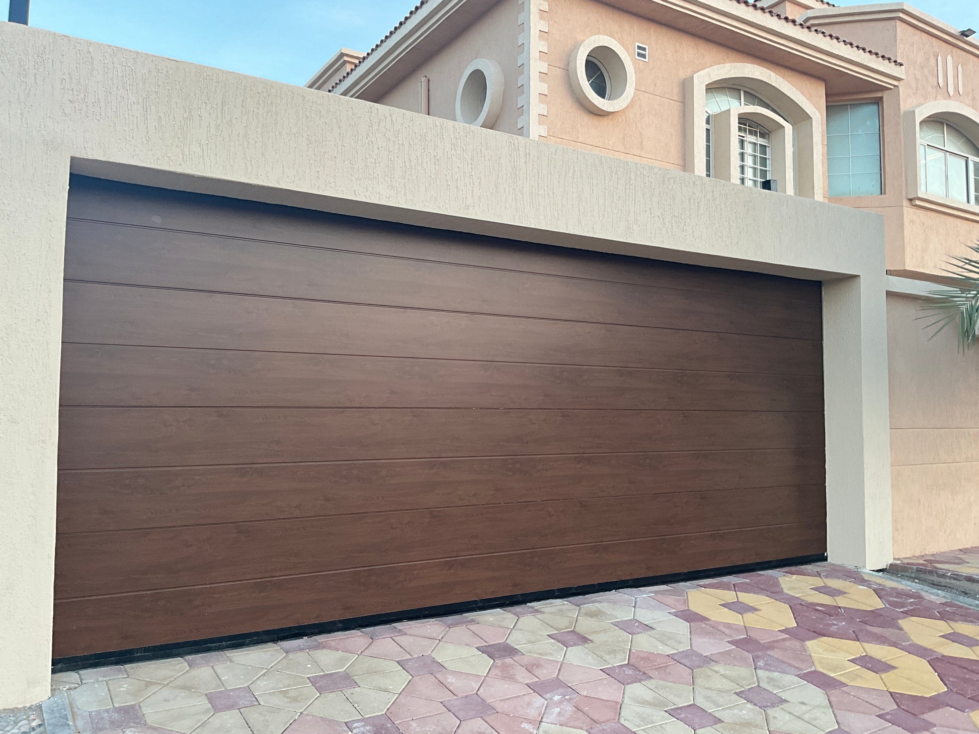 Wood Color Overhead Door - باب كراج لون خشبي - BAB ALSARAY AUTOMATIC GATES & BARRIERS TRADING LLC