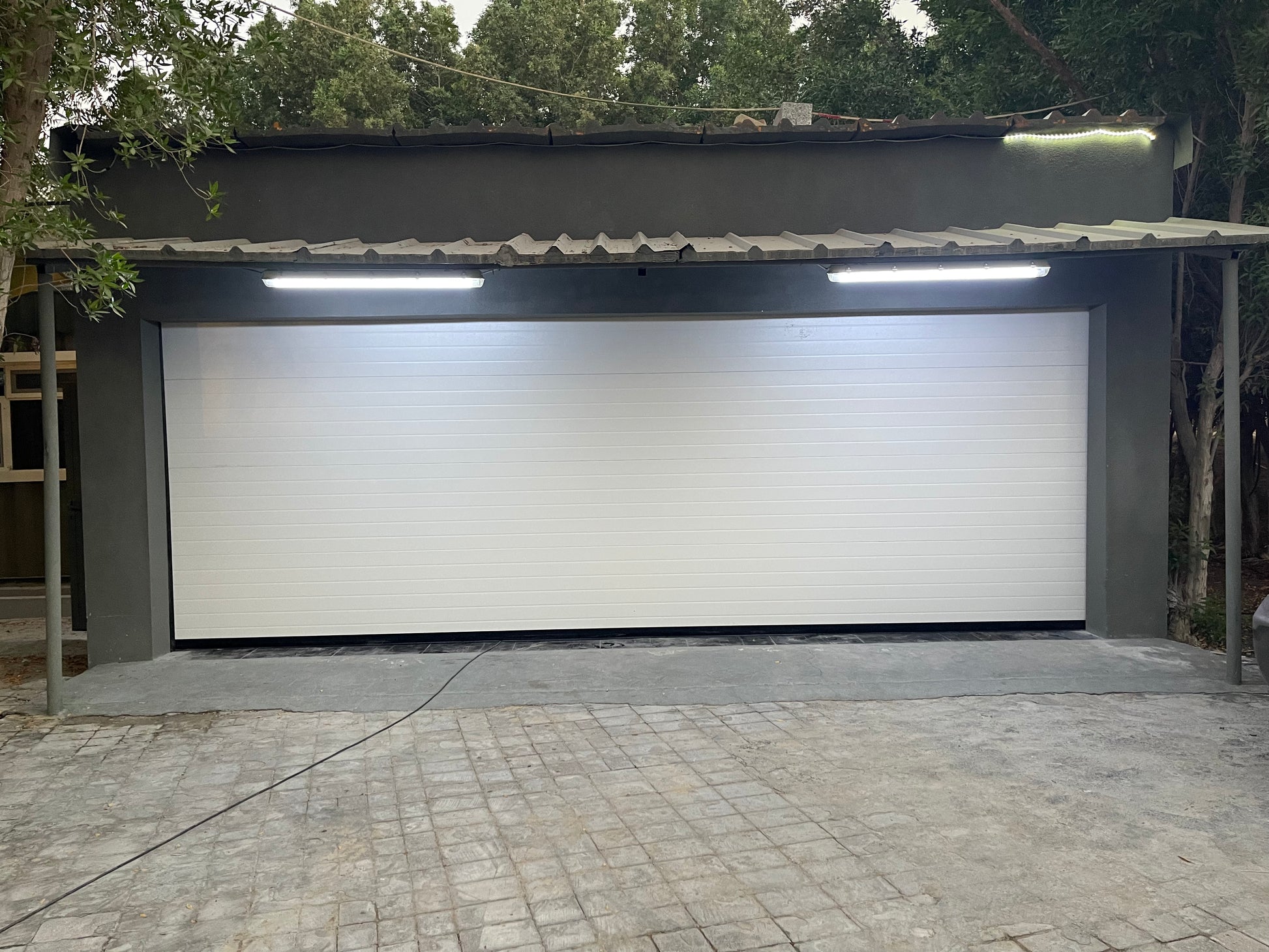 Off-white Overhead Door - باب كراج لون اوف وايت - BAB ALSARAY AUTOMATIC GATES & BARRIERS TRADING LLC