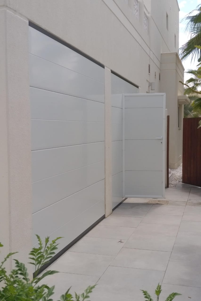 White Overhead Door  - باب كراج لون ابيض - BAB ALSARAY AUTOMATIC GATES & BARRIERS TRADING LLC
