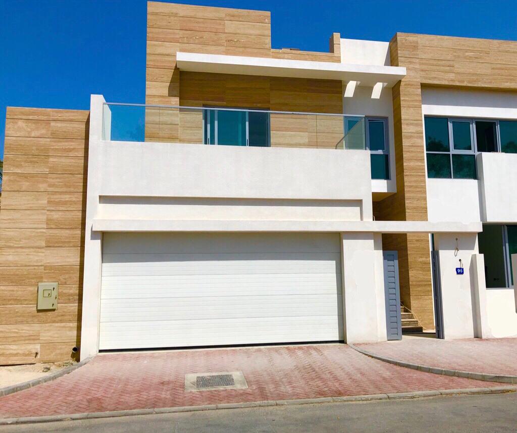 Off-white Overhead Door - باب كراج لون اوف وايت - BAB ALSARAY AUTOMATIC GATES & BARRIERS TRADING LLC