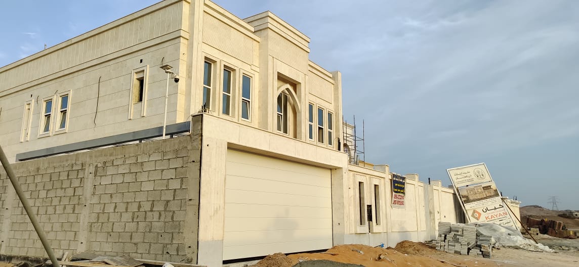 White Overhead Door  - باب كراج لون ابيض - BAB ALSARAY AUTOMATIC GATES & BARRIERS TRADING LLC
