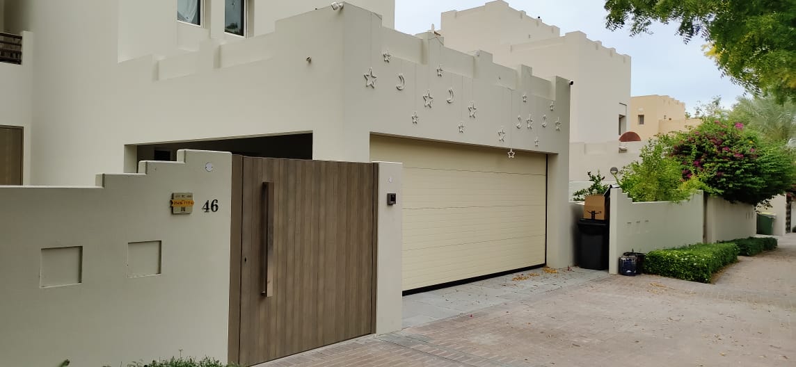 Beige Overhead Door - باب كراج لون بيج - BAB ALSARAY AUTOMATIC GATES & BARRIERS TRADING LLC