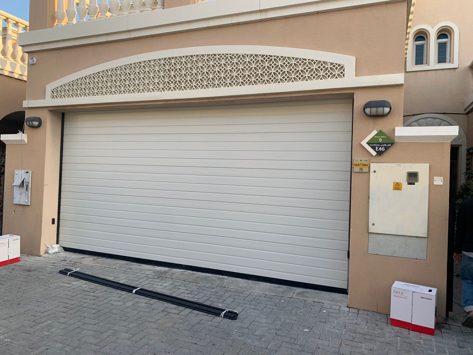 Off White Overhead Door  Smart Standard - BAB ALSARAY AUTOMATIC GATES & BARRIERS TRADING LLC