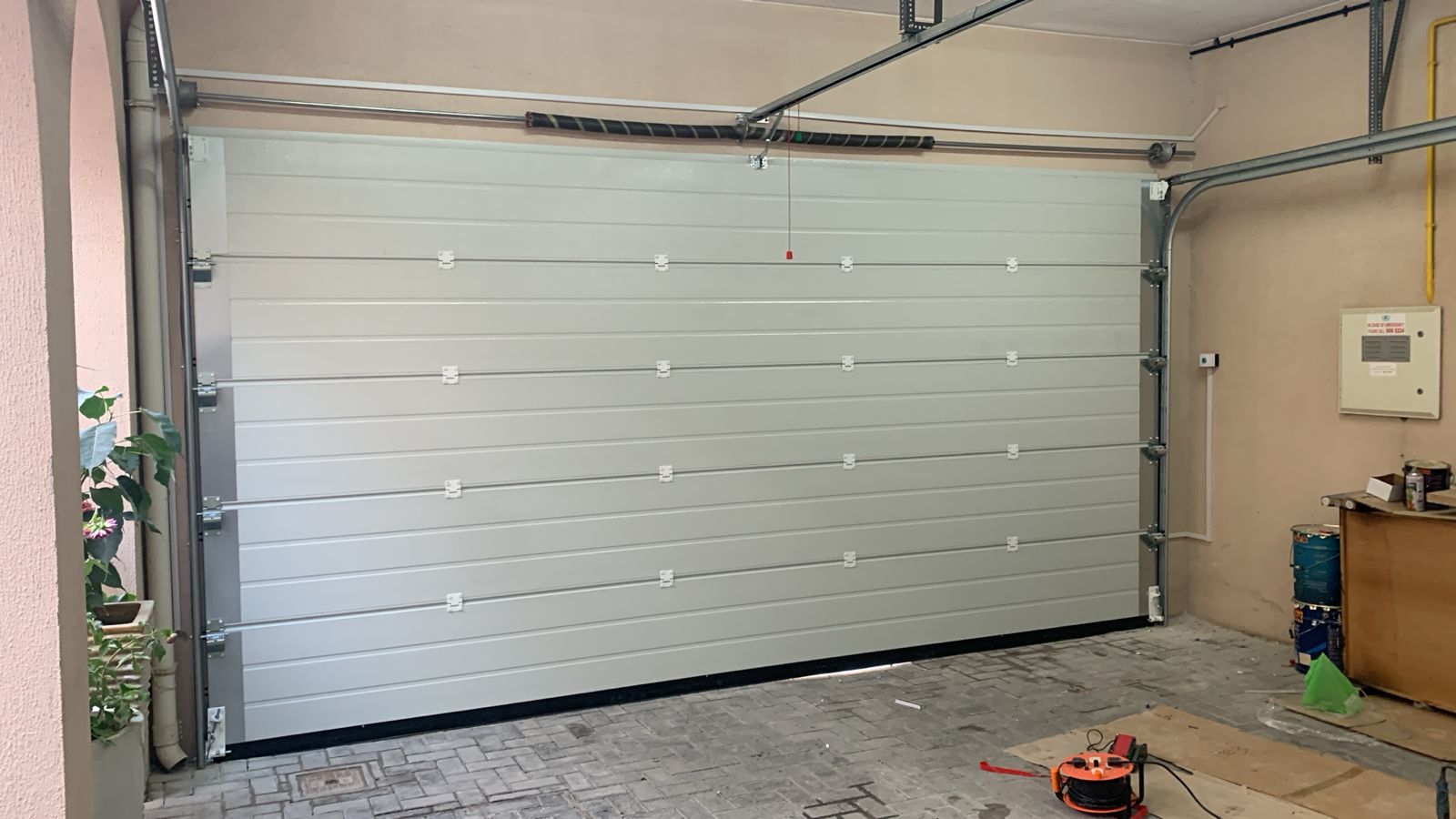 Off White Overhead Door  Smart Standard - BAB ALSARAY AUTOMATIC GATES & BARRIERS TRADING LLC