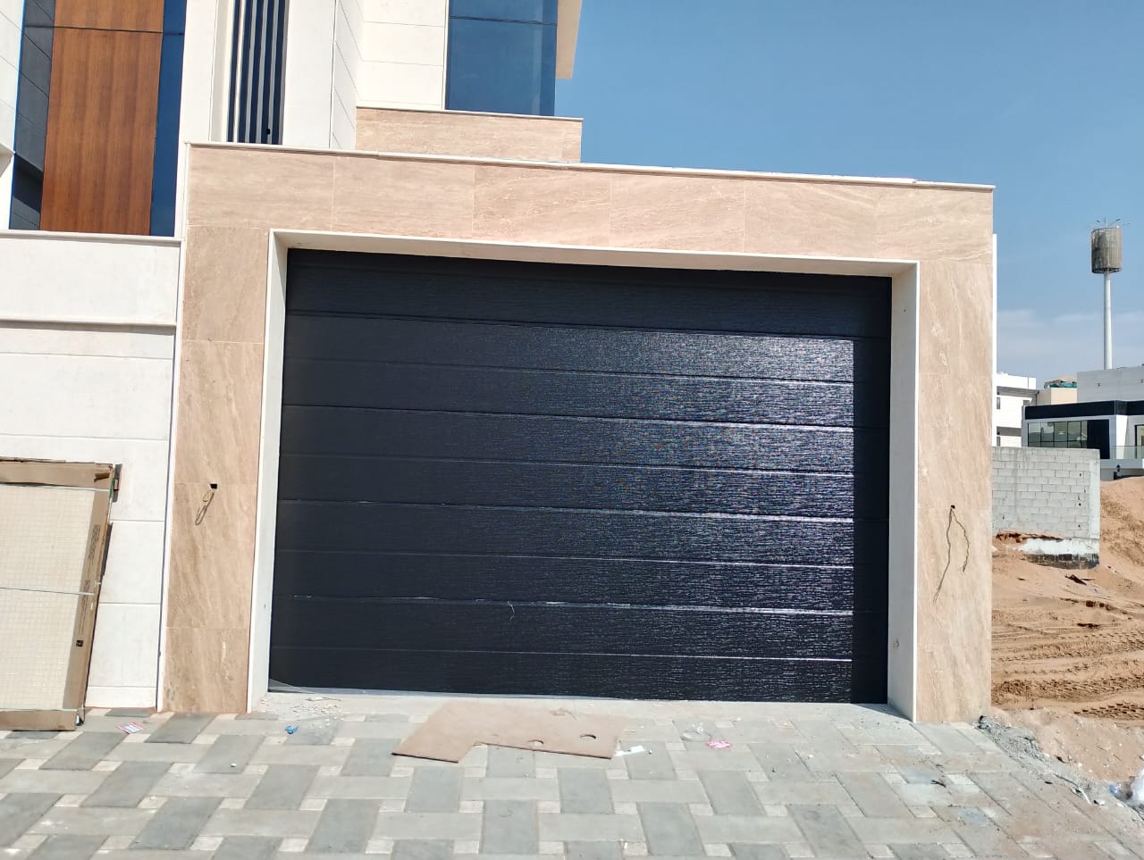 Black Overhead Door Smart Standard - BAB ALSARAY AUTOMATIC GATES & BARRIERS TRADING LLC